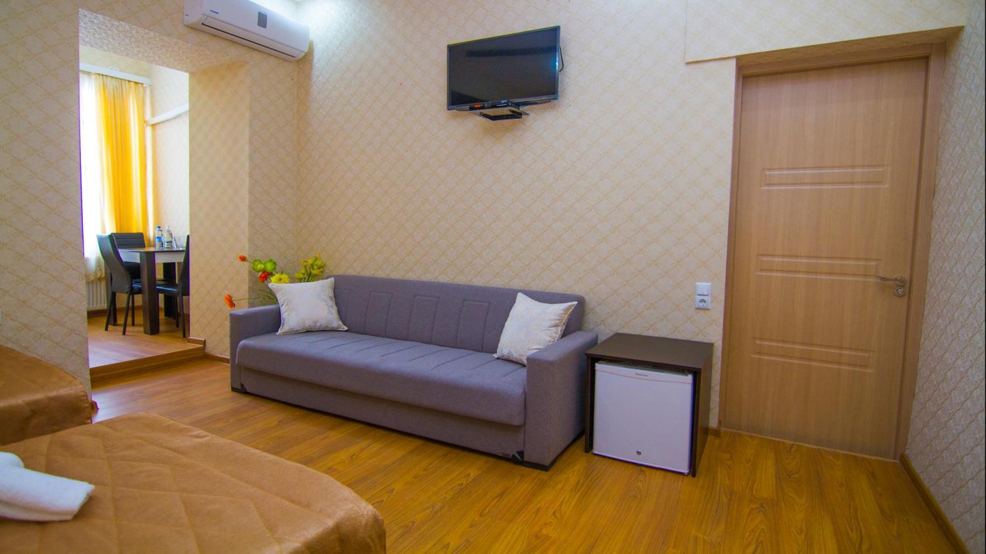 Hotel Care Inn Tbilisi Buitenkant foto