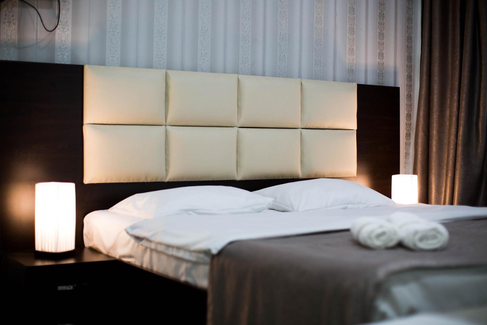 Hotel Care Inn Tbilisi Buitenkant foto