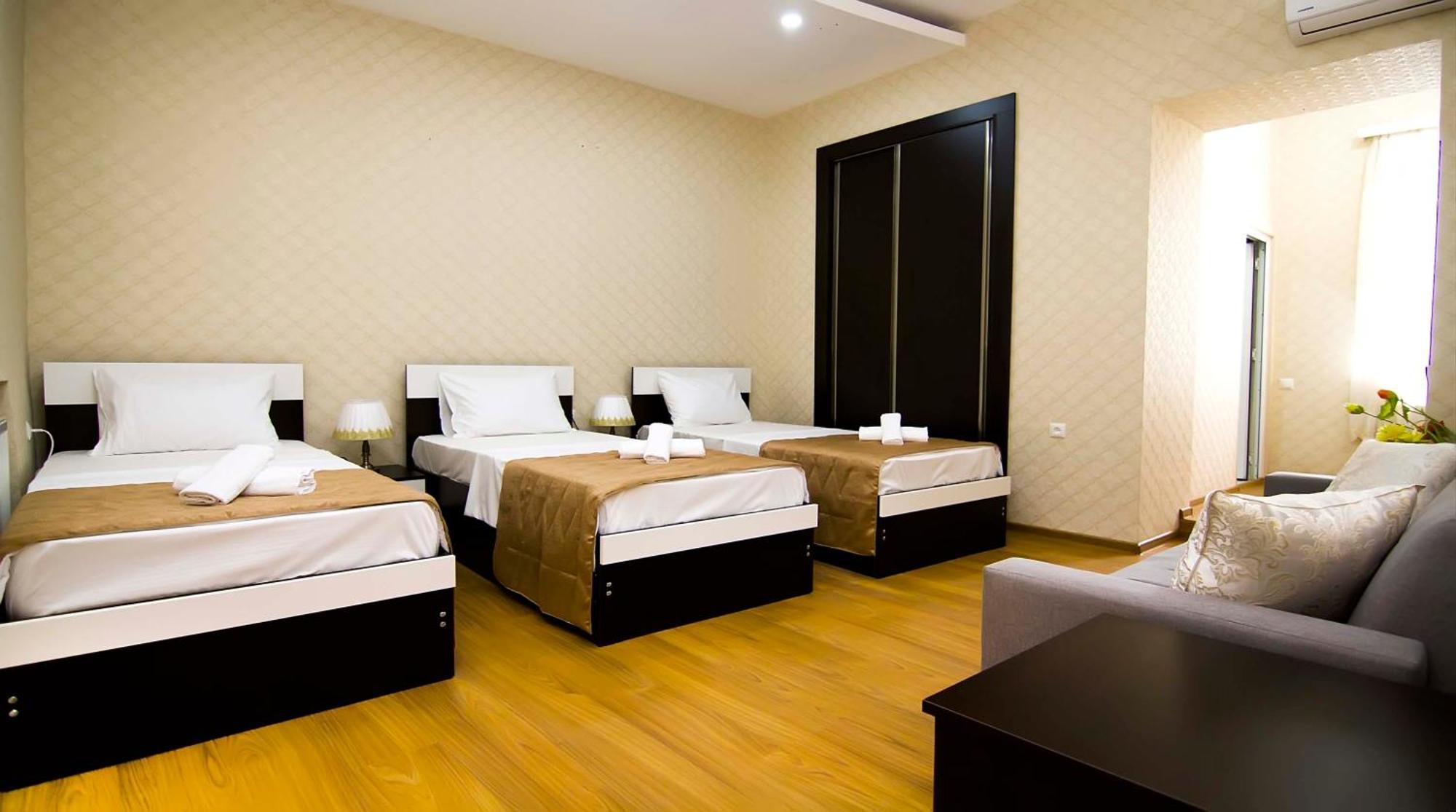 Hotel Care Inn Tbilisi Buitenkant foto