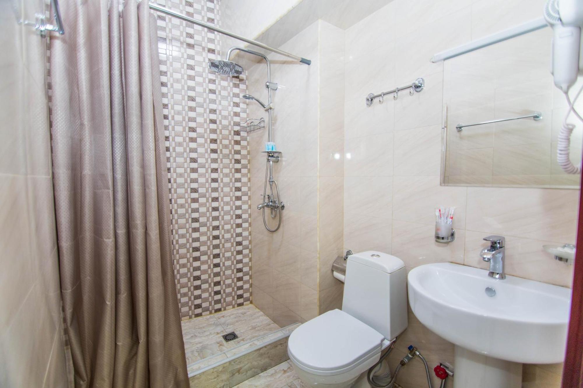 Hotel Care Inn Tbilisi Buitenkant foto
