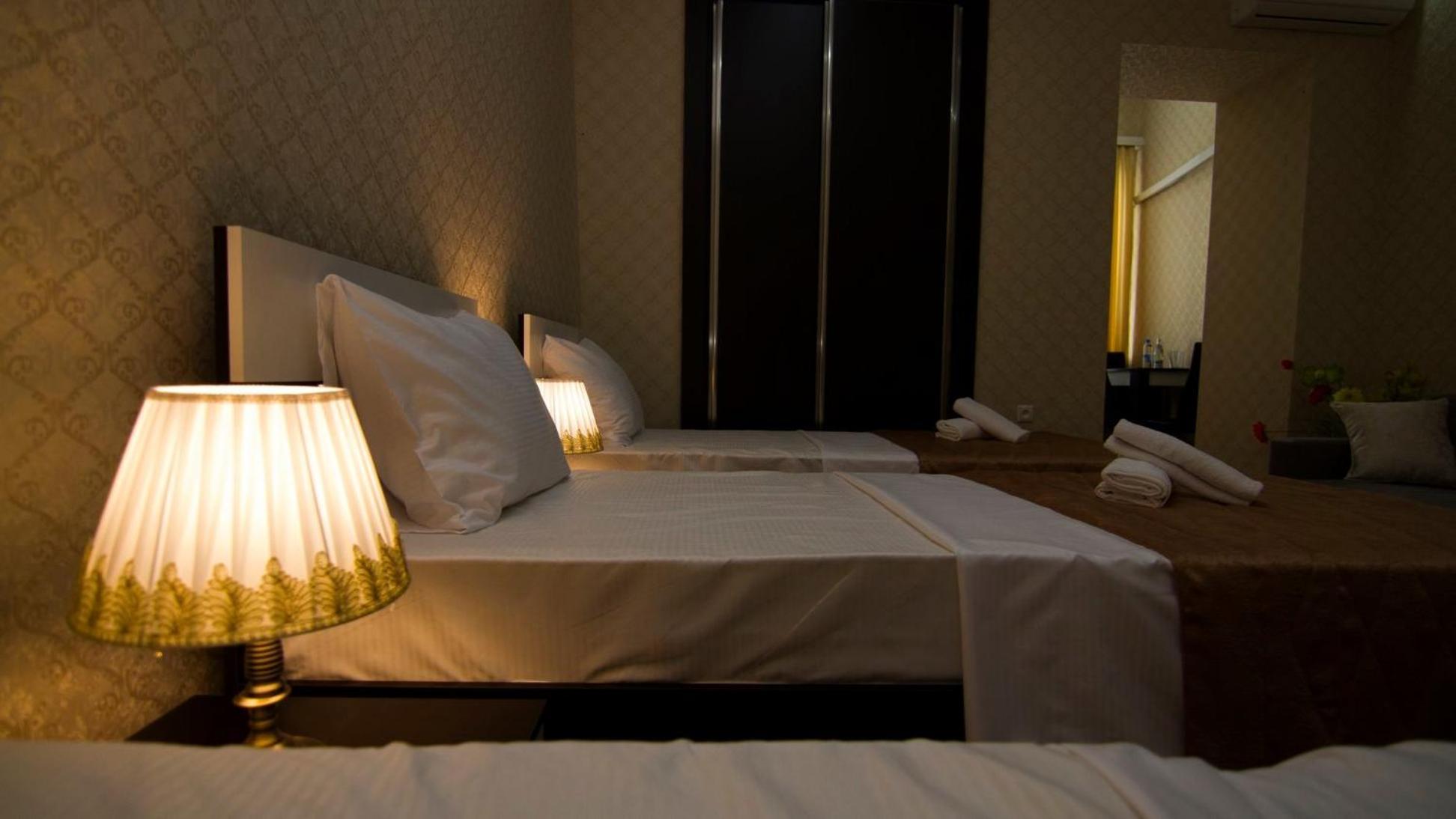 Hotel Care Inn Tbilisi Buitenkant foto