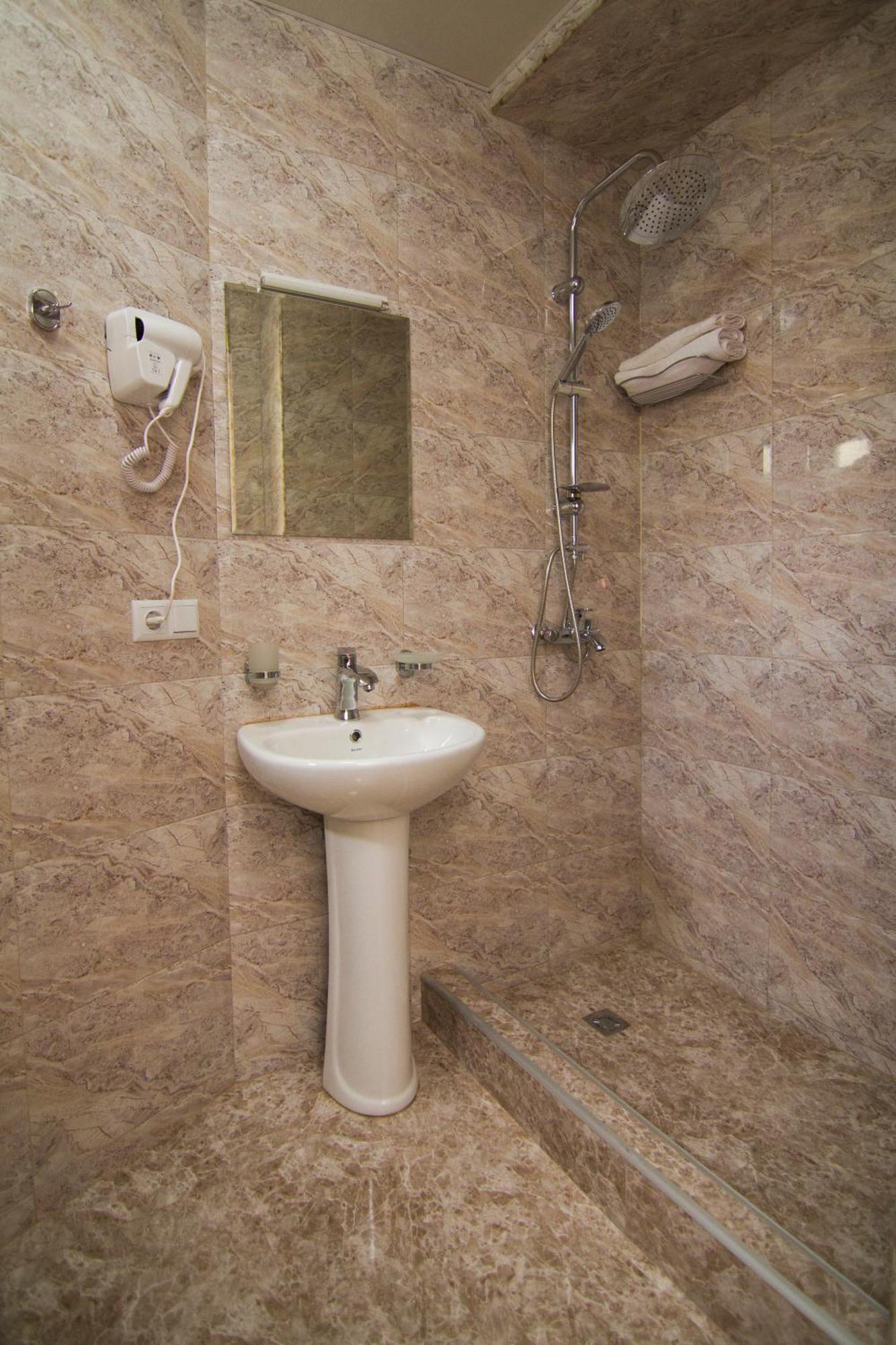 Hotel Care Inn Tbilisi Buitenkant foto