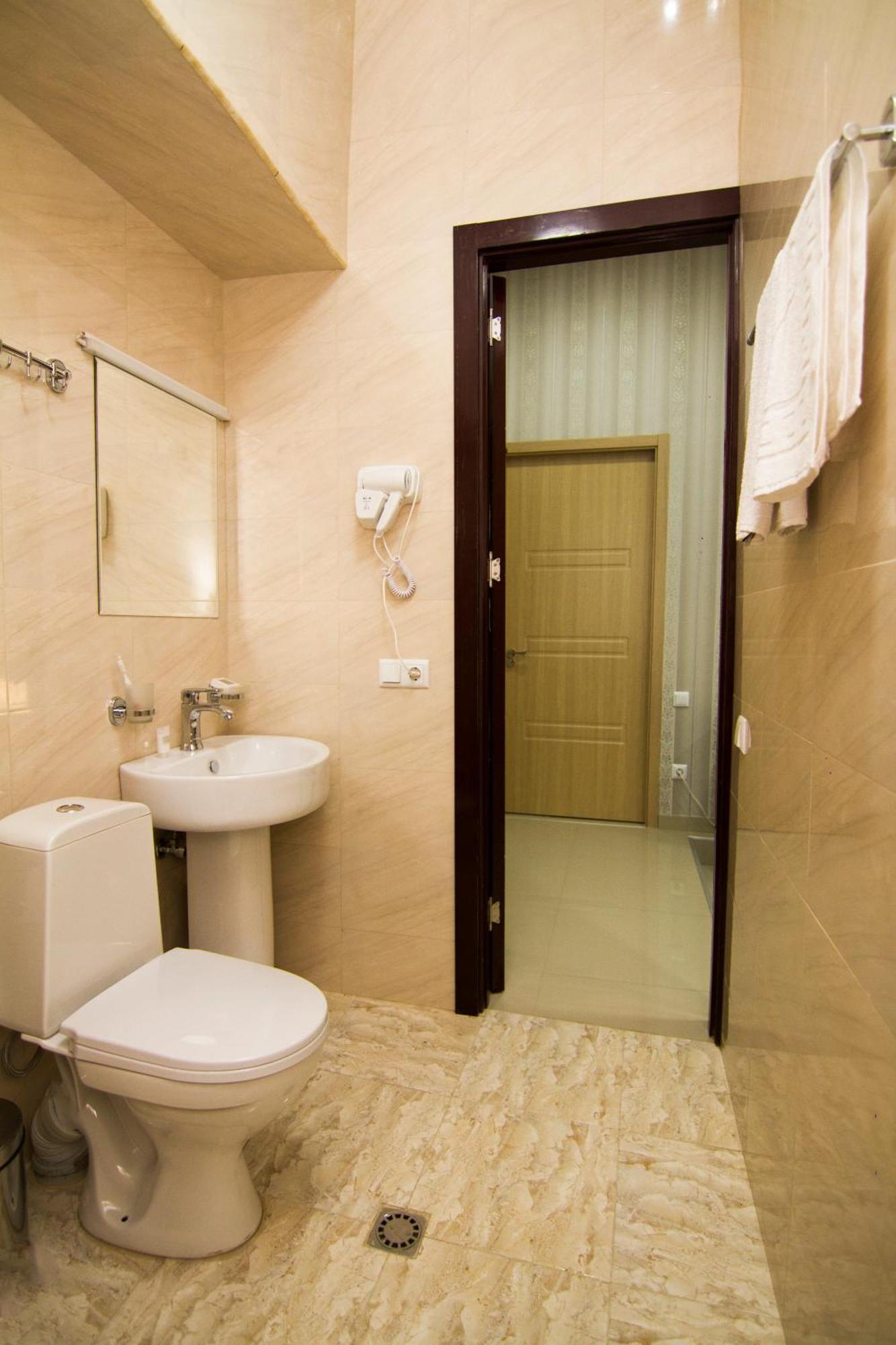 Hotel Care Inn Tbilisi Buitenkant foto