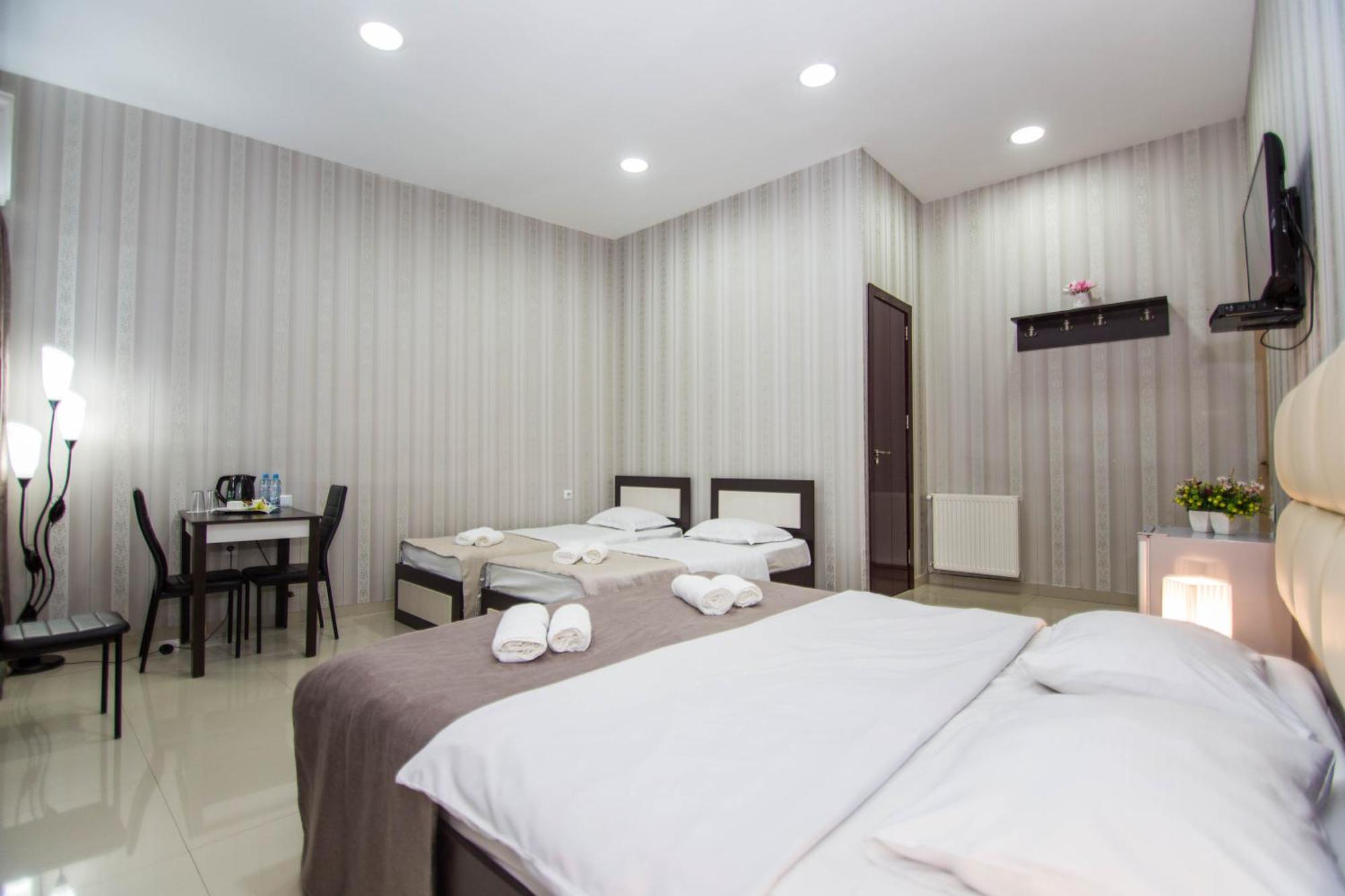 Hotel Care Inn Tbilisi Buitenkant foto