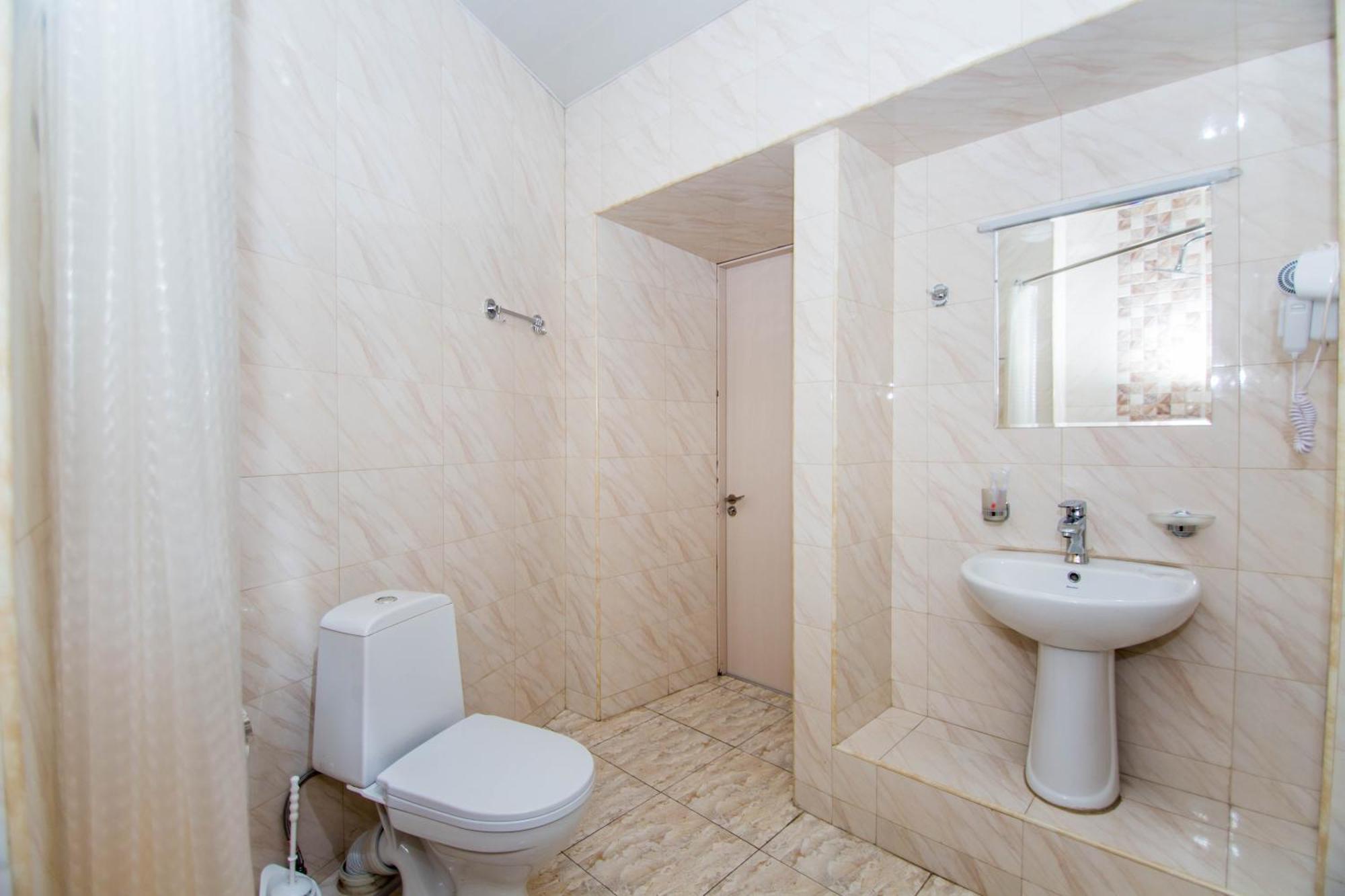 Hotel Care Inn Tbilisi Buitenkant foto