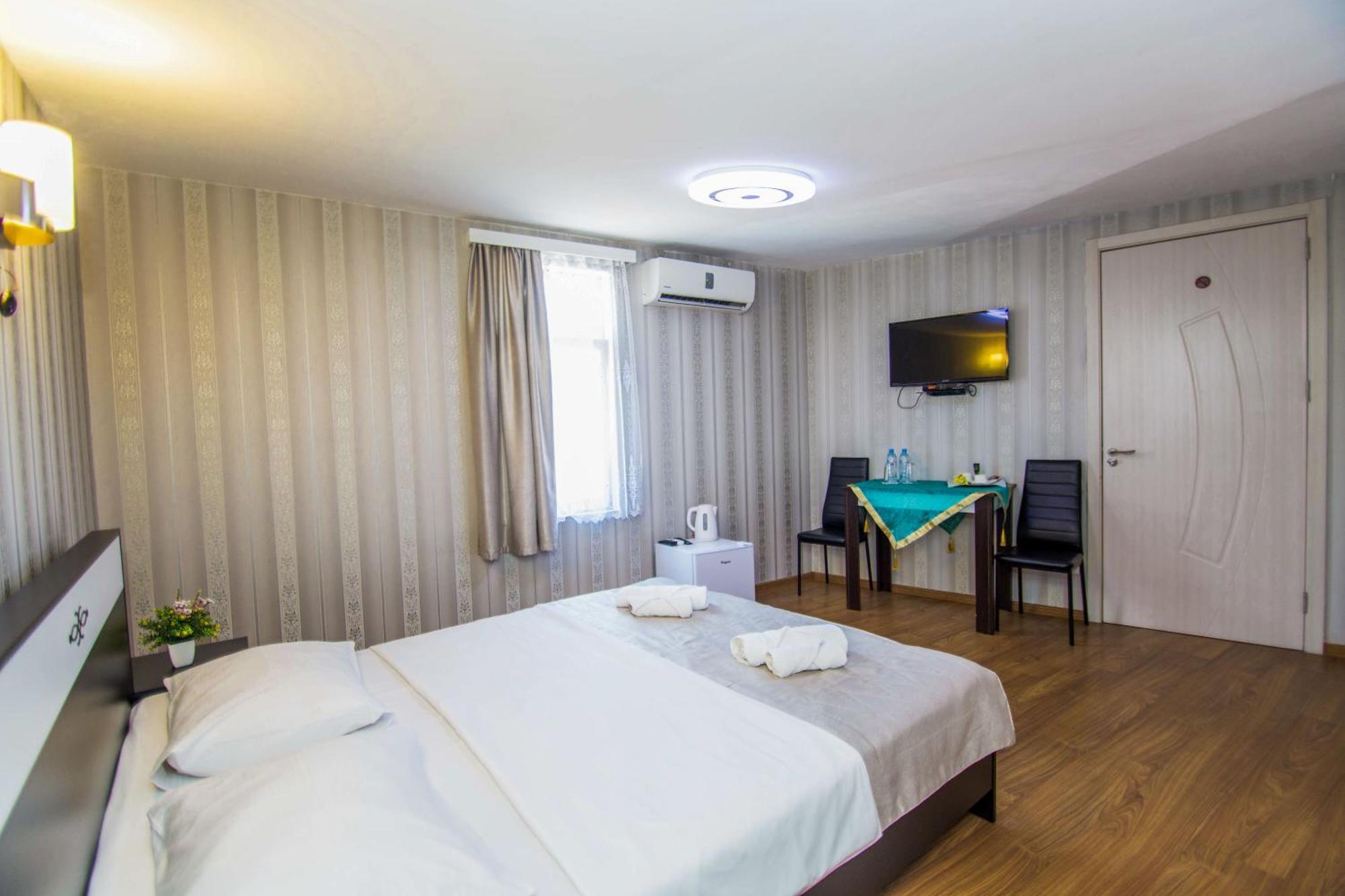 Hotel Care Inn Tbilisi Buitenkant foto