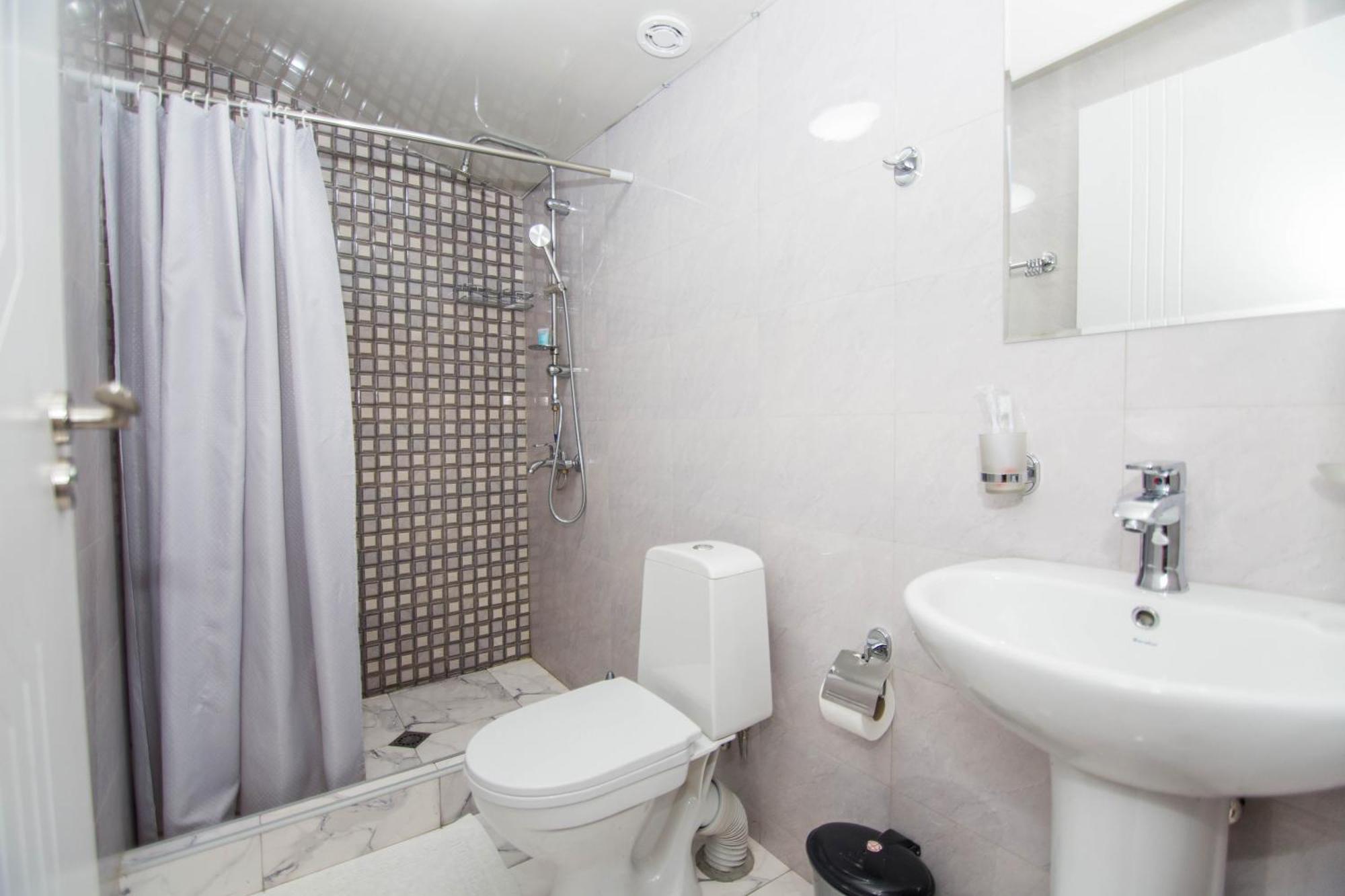 Hotel Care Inn Tbilisi Buitenkant foto