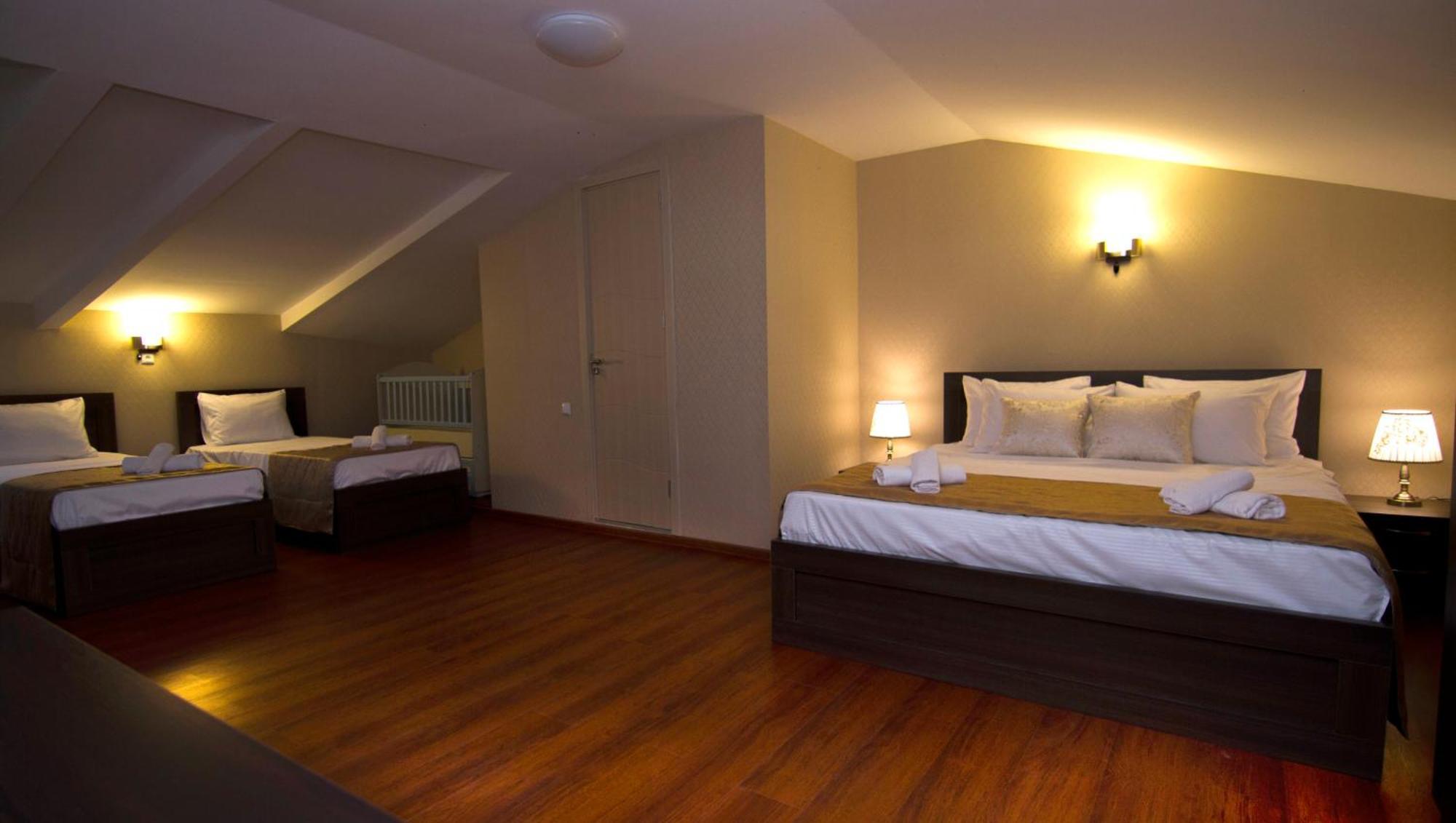 Hotel Care Inn Tbilisi Buitenkant foto