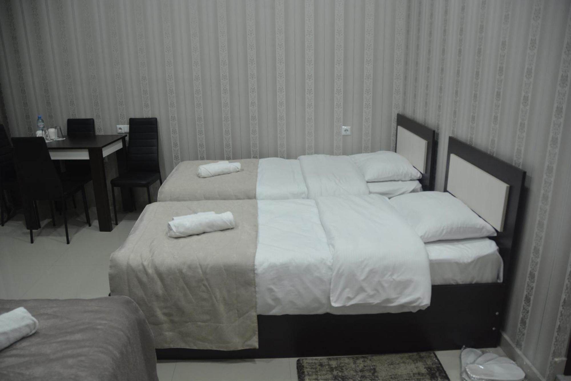 Hotel Care Inn Tbilisi Buitenkant foto