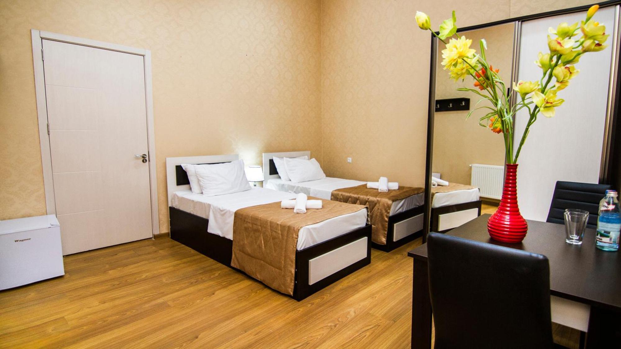 Hotel Care Inn Tbilisi Buitenkant foto